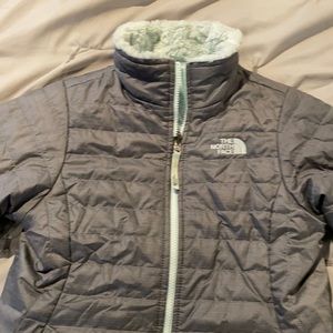 The North Face girls reversible jacket - like new